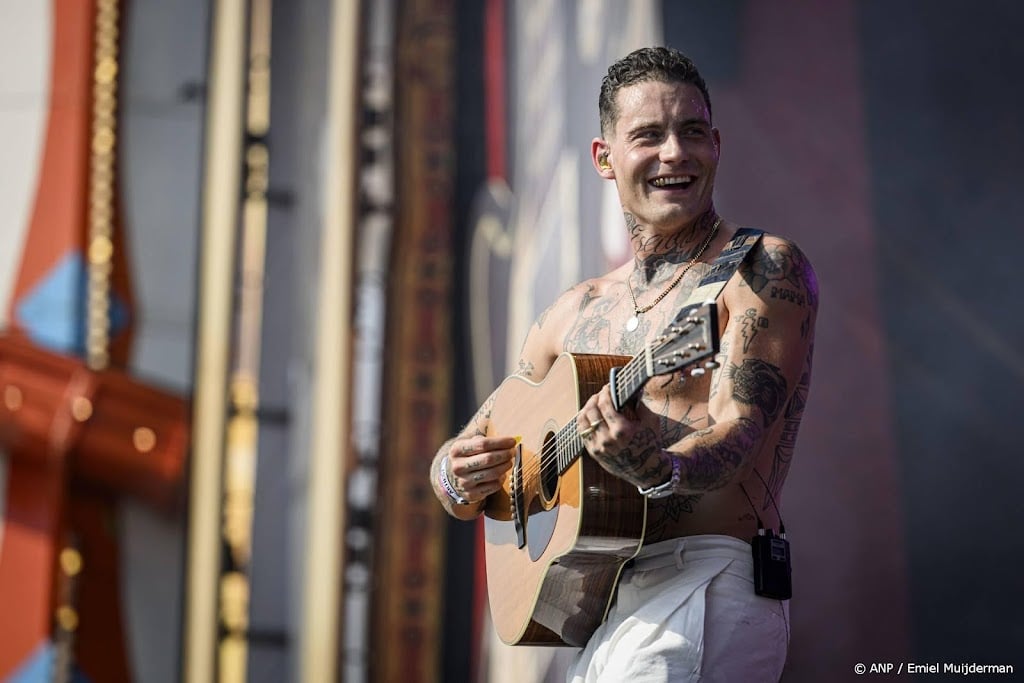 Douwe Bob vertrekt om veiligheid van zijn gezin te waarborgen
