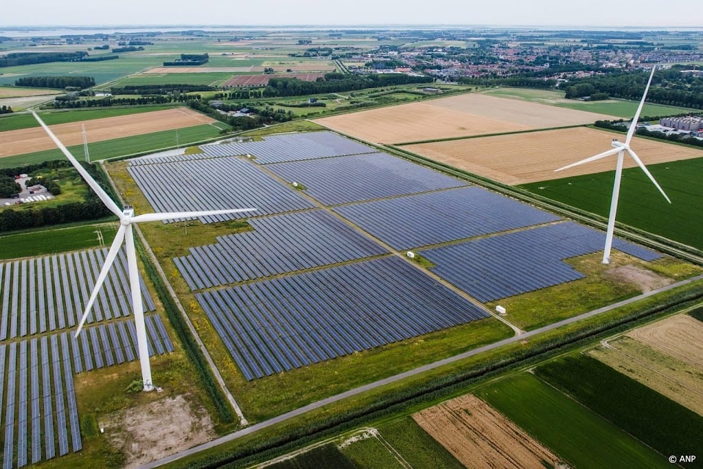 Platform: installatie nieuwe windmolens en zonnepanelen stagneert