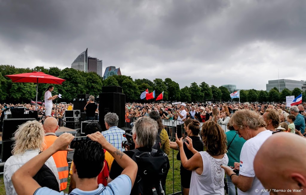 Twee aanhoudingen bij demonstratie Viruswaanzin op Malieveld