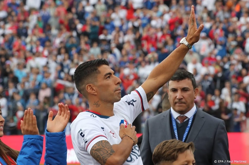 Luis Suárez door duizenden supporters onthaald in Montevideo