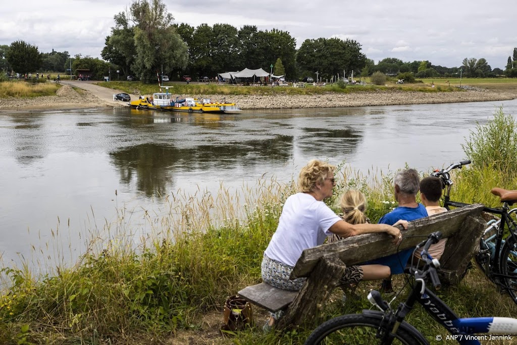 Veerponten uit de vaart door laagwater