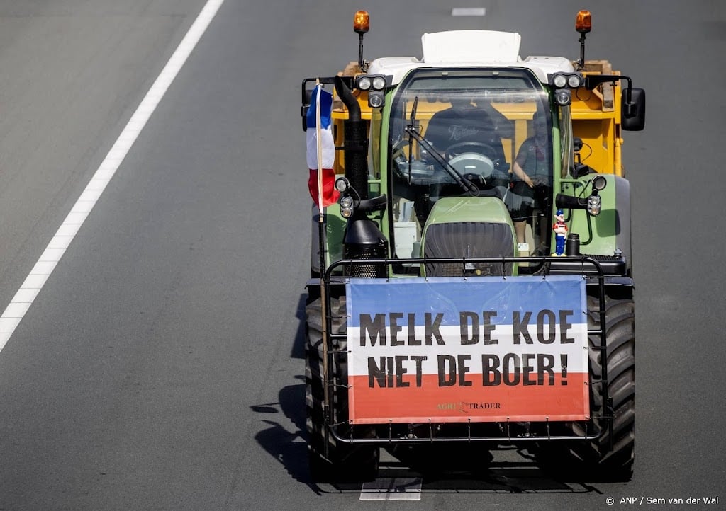 Noodbevel in Almelo na manifestatie van boeren bij stadhuis