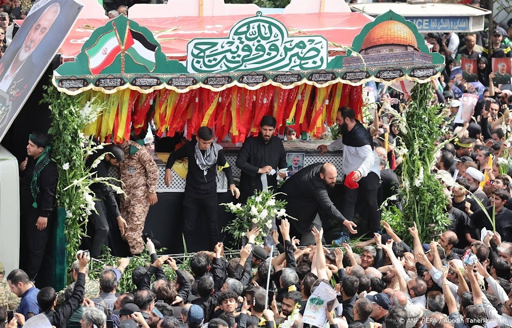 Duizenden Iraniërs straat op voor afscheid gedode Hamasleider