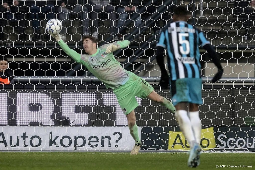 Doelman Roefs voor recordbedrag van NEC naar Sunderland