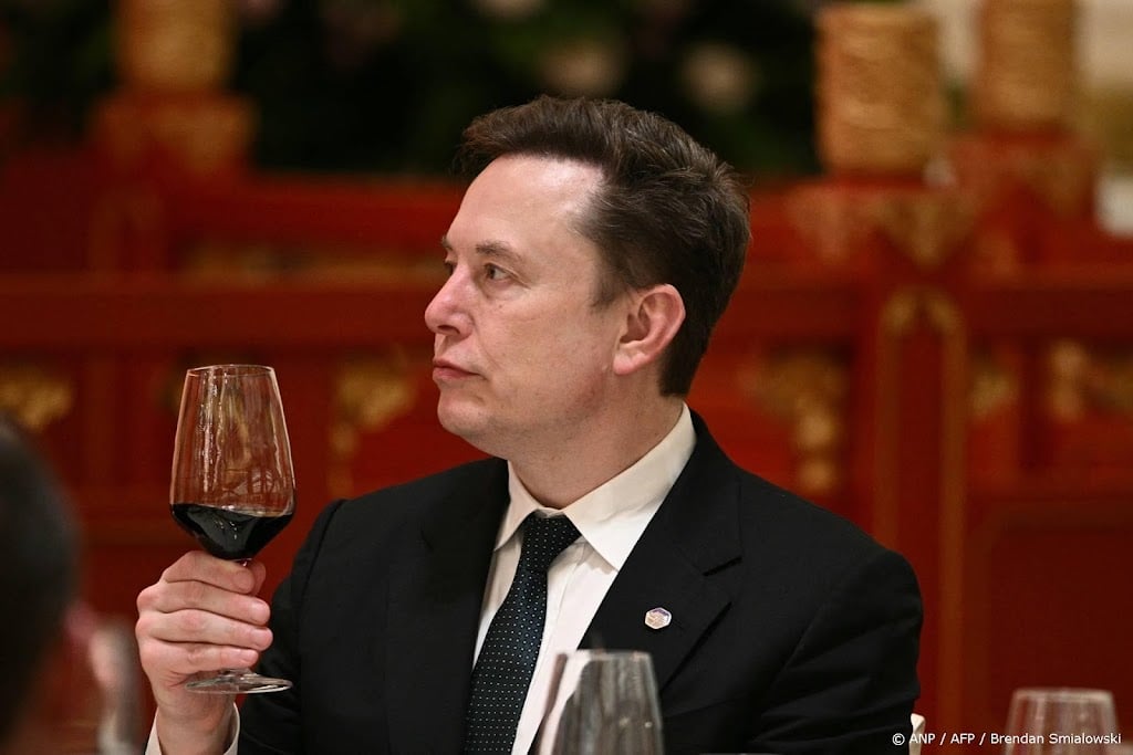 Elon Musk is bijna helft van zijn vermogen kwijt sinds piek