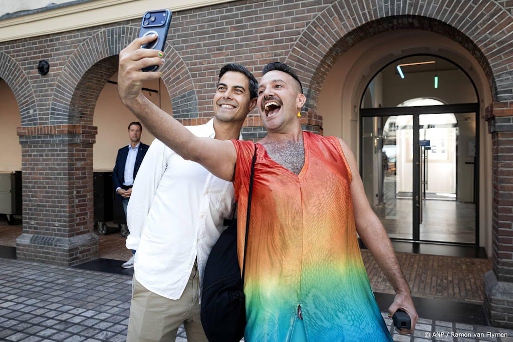 Jetten moedigt jonge queers aan openlijk zichzelf te zijn