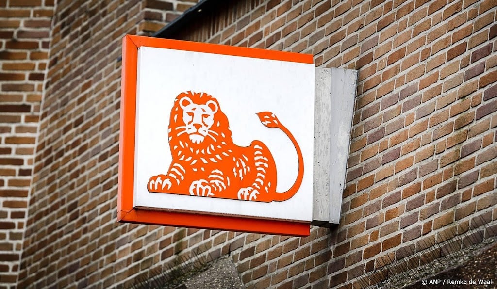 Pand ING op de Herengracht in Amsterdam beklad