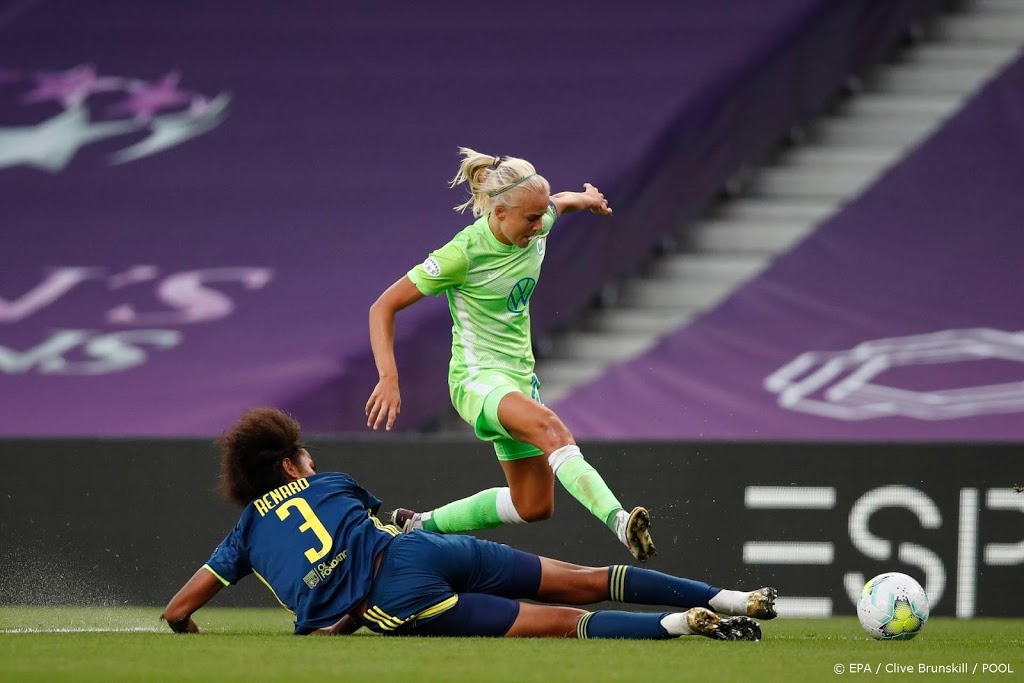 Toptransfer in vrouwenvoetbal: Deense spits Harder naar Chelsea