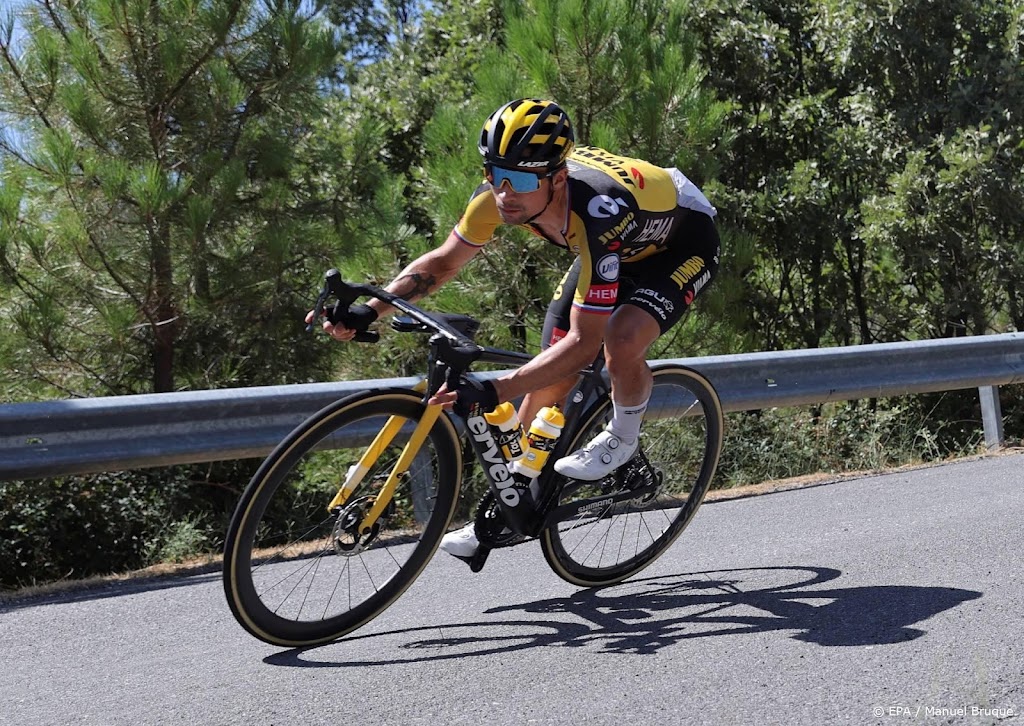 Roglic wint zware bergetappe in Vuelta en neemt leiding over