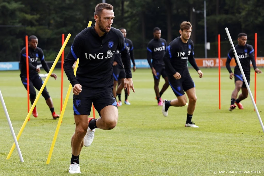 De Vrij speelt 50e interland tegen Noren 