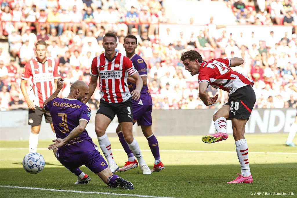 PSV evenaart eigen Eredivisierecord met goal in 54 duels op rij