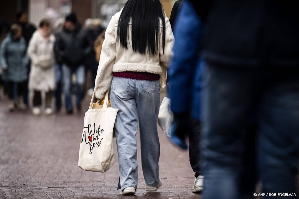 Detailhandel zet bijna 3 procent meer om, ook volume stijgt