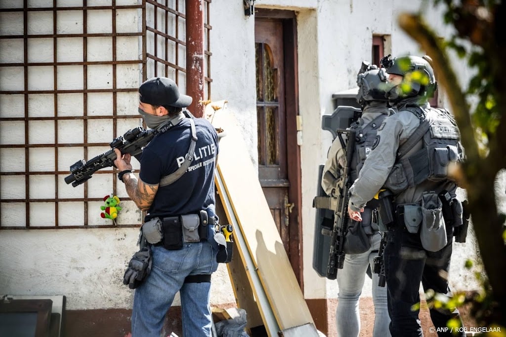 Politie valt pand in Nederasselt binnen