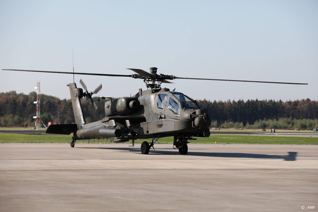 Apache-helikopter maakt voorzorgslanding in Elburg