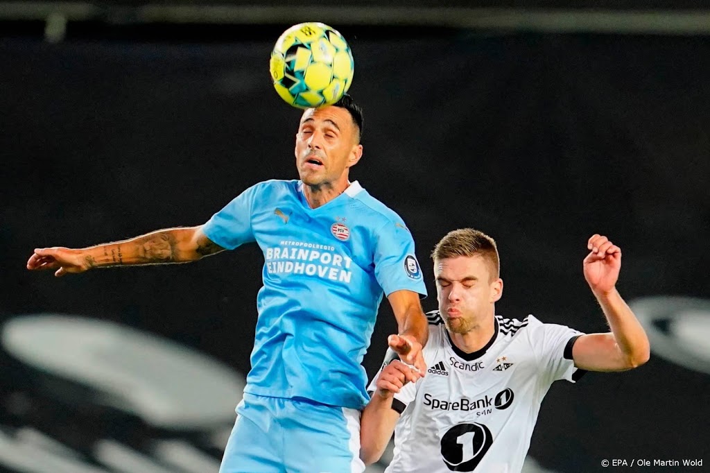 Debutant Zahavi leidt PSV naar groepsfase Europa League