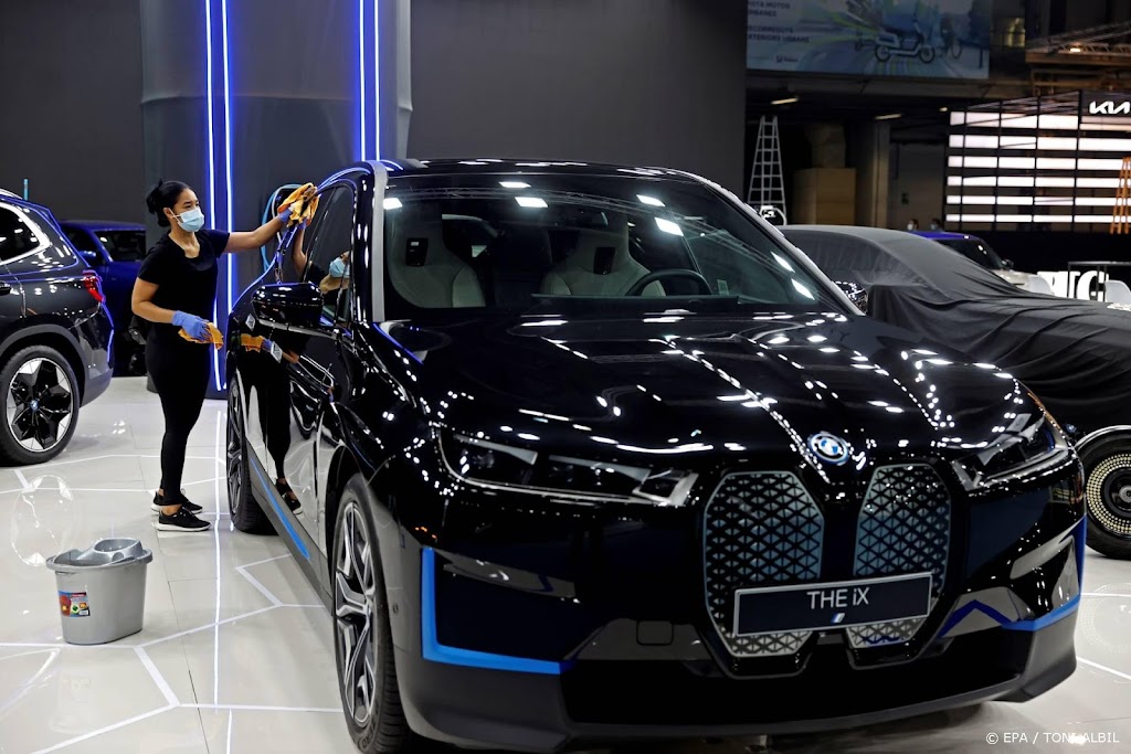 BMW merkt hogere prijzen voor auto's en verhoogt prognoses 