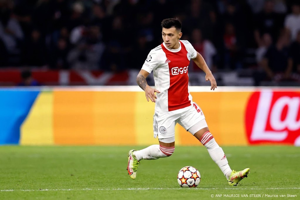 Ajax legt verdediger Martínez tot medio 2025 vast