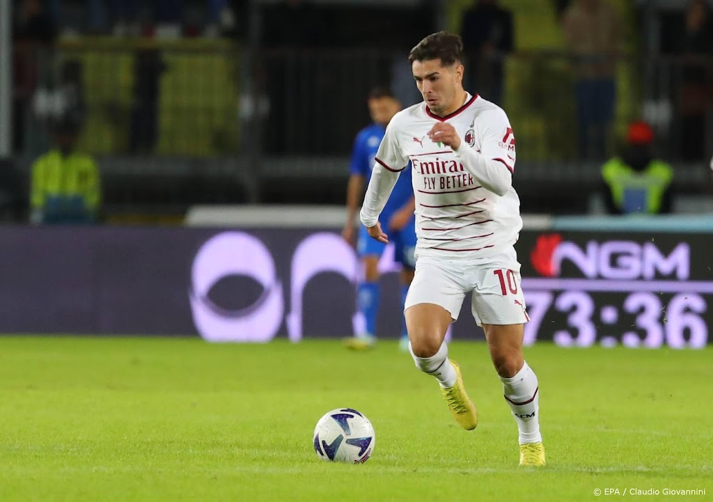 AC Milan blijft na winst op Empoli in spoor van Napoli 