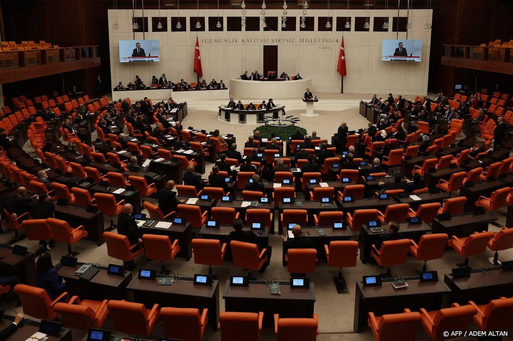 Explosie en geweerschoten bij Turks parlement