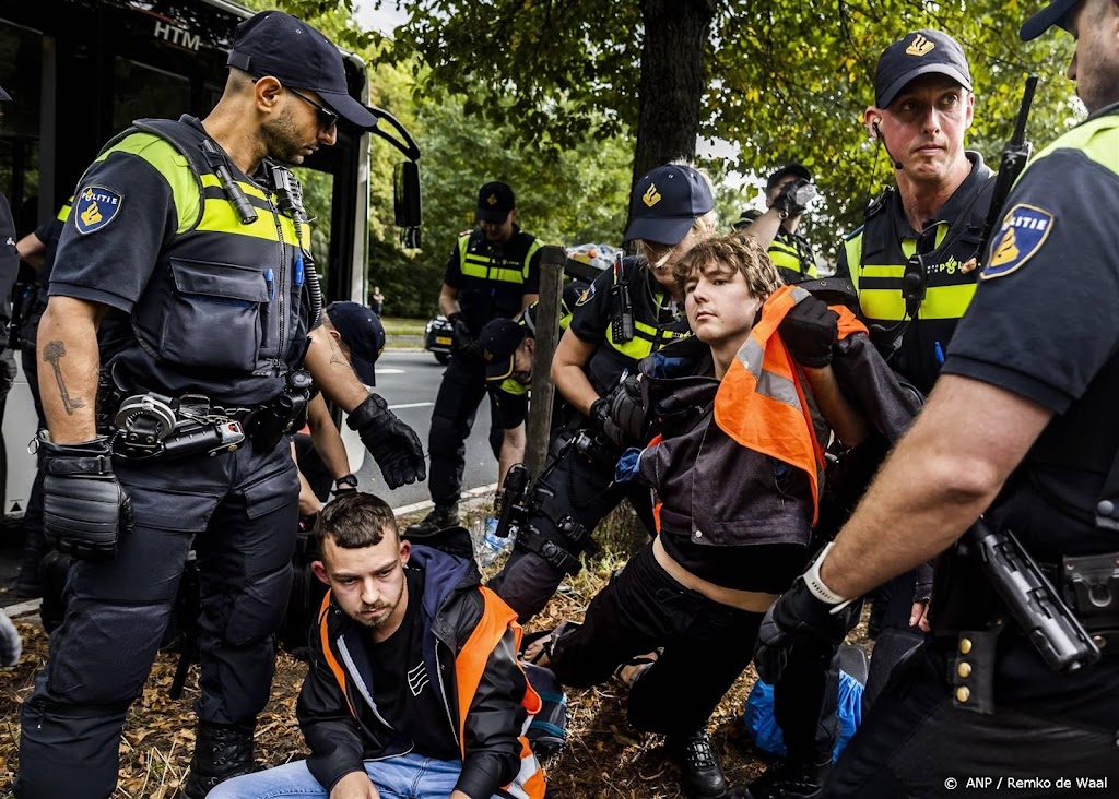 XR stopt blokkade A12 om 'onveilige situatie met tegendemonstranten'
