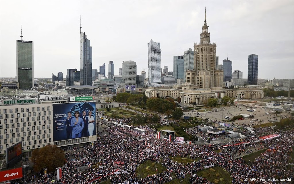 Miljoen mensen demonstreren tegen regering in Warschau