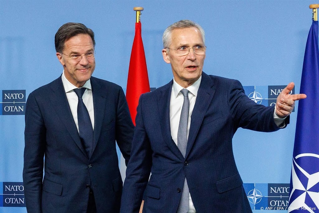 Rutte begint eerste NAVO-werkdag met kranslegging en toespraak