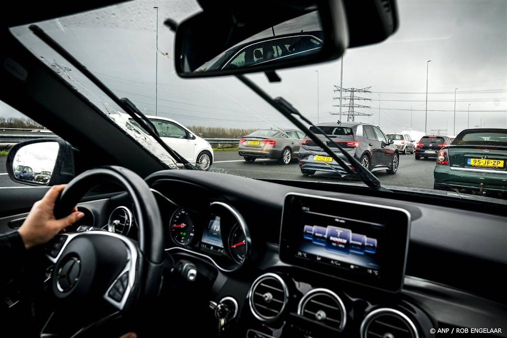 Regen en incidenten: meer dan 1000 kilometer file