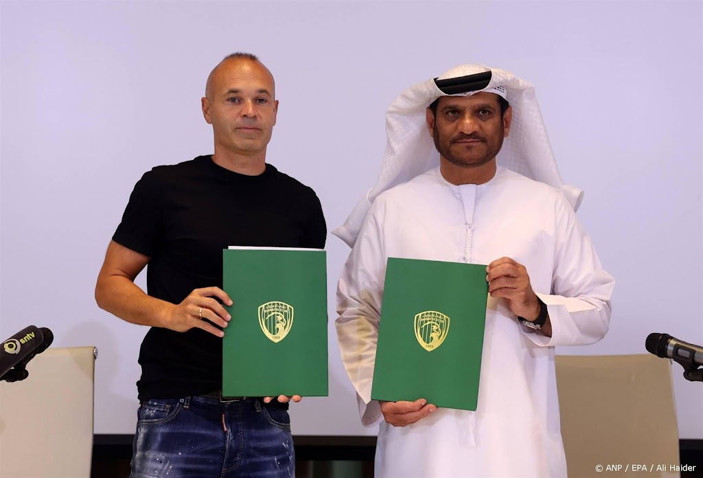 Spanjaard Iniesta (40) kondigt afscheid als voetballer aan