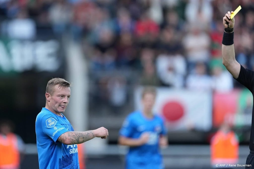 AZ zonder middenvelders Clasie en Smit naar Cyprus