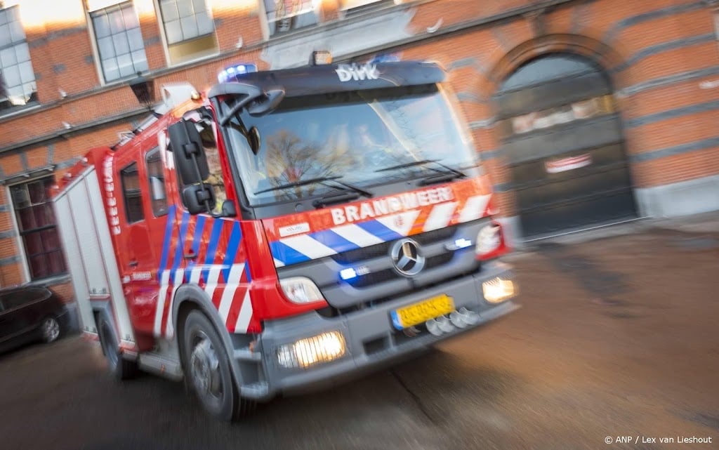Zeer grote brand in loods op Johan Huizingalaan in Amsterdam