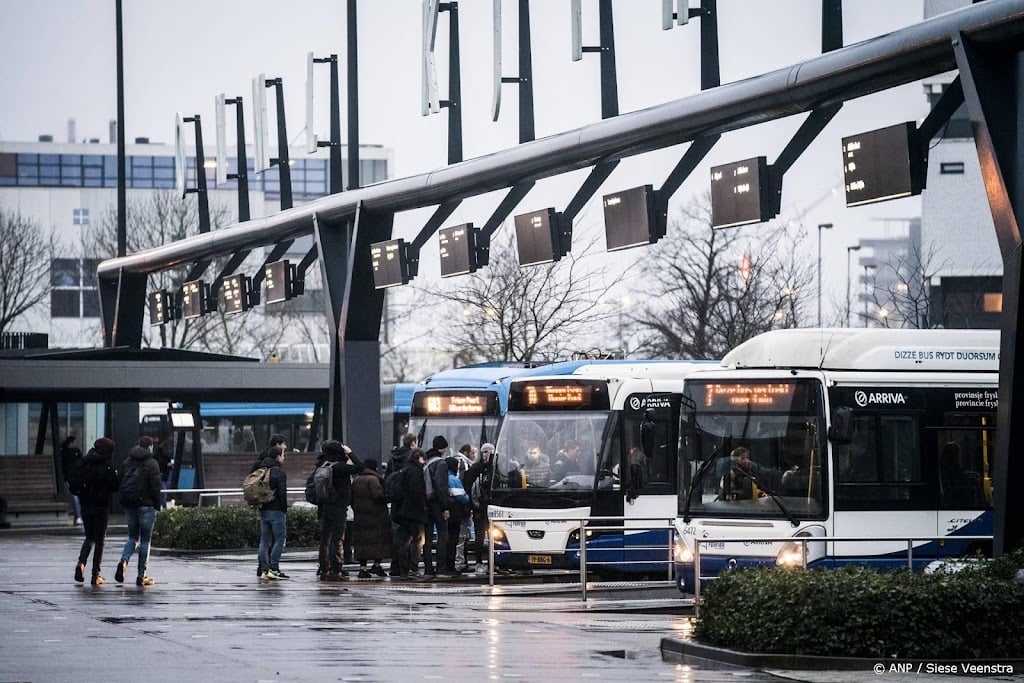 Vakbonden dreigen met stakingen tot kerst in streekvervoer om cao