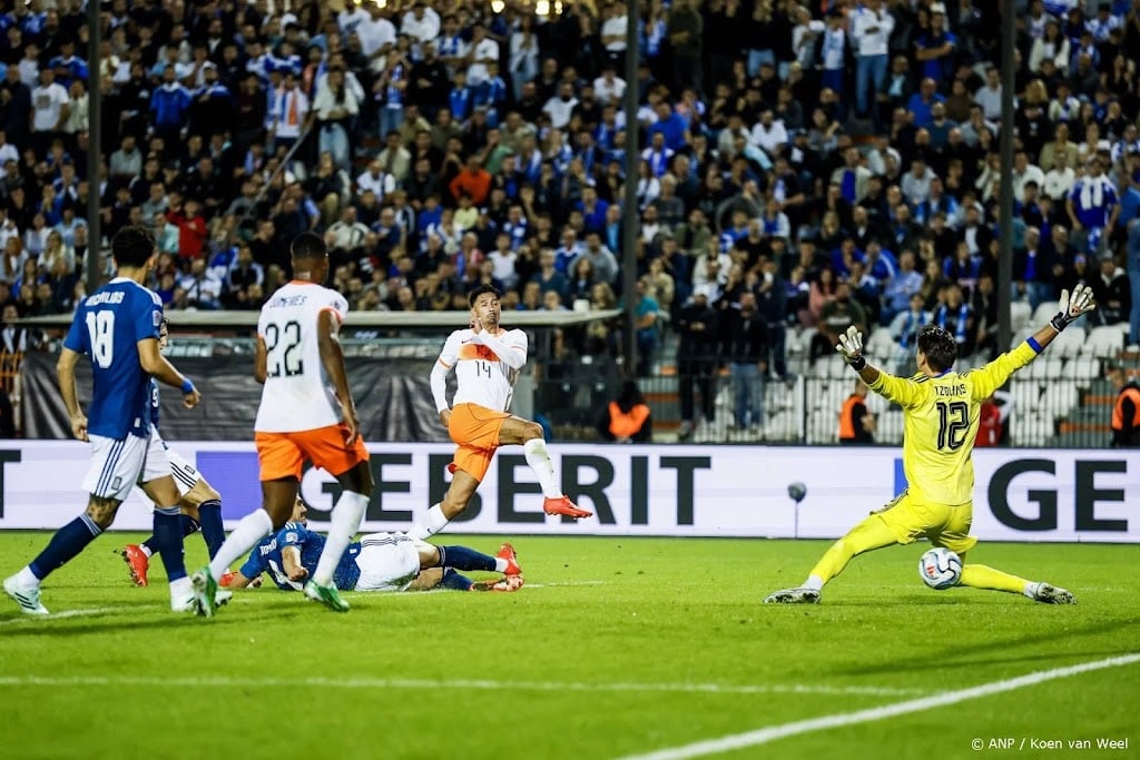 Oranje redt na zwakke eerste helft in Griekenland alsnog een punt
