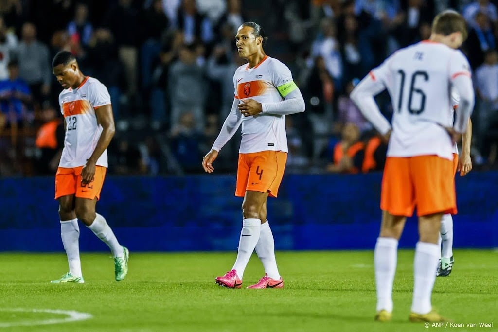 Van Dijk noemt eerste helft Oranje bij Grieken onacceptabel