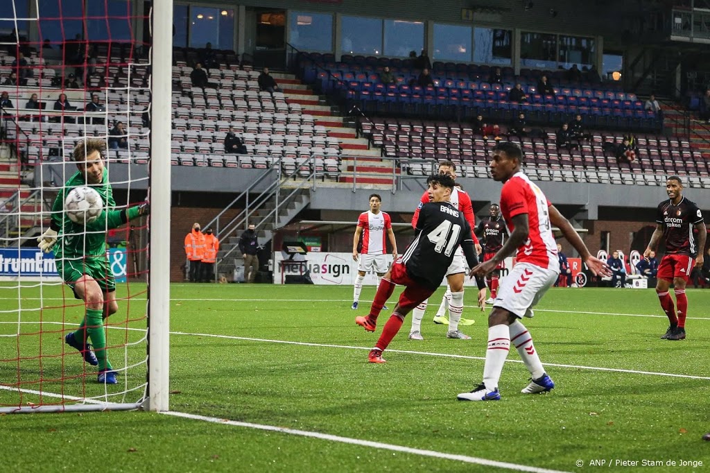 Bannis voorkomt in blessuretijd blamage Feyenoord