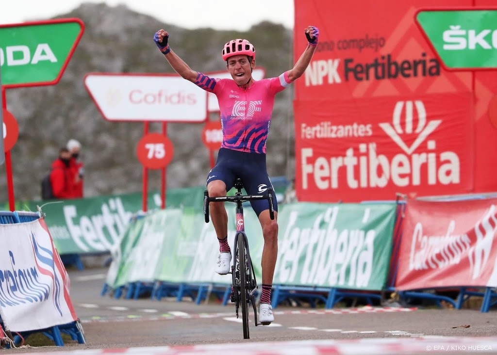 Wielrenner Carthy wint op Angliru, Roglic raakt leiding kwijt