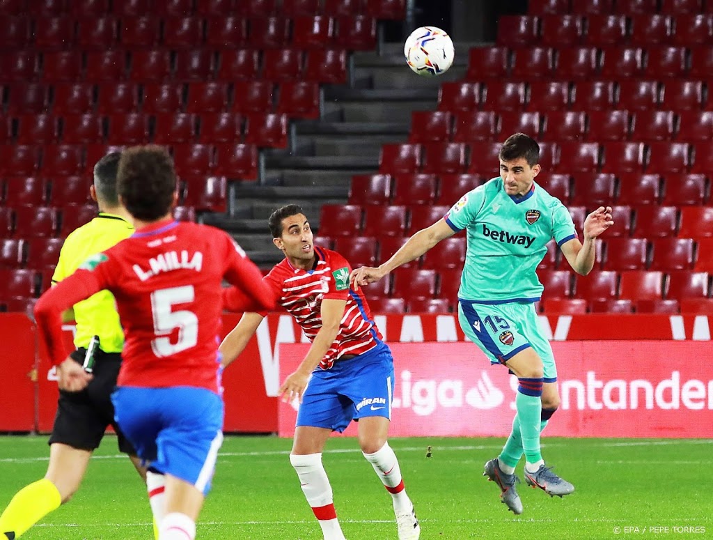 PSV-tegenstander Granada speelt gelijk met man minder