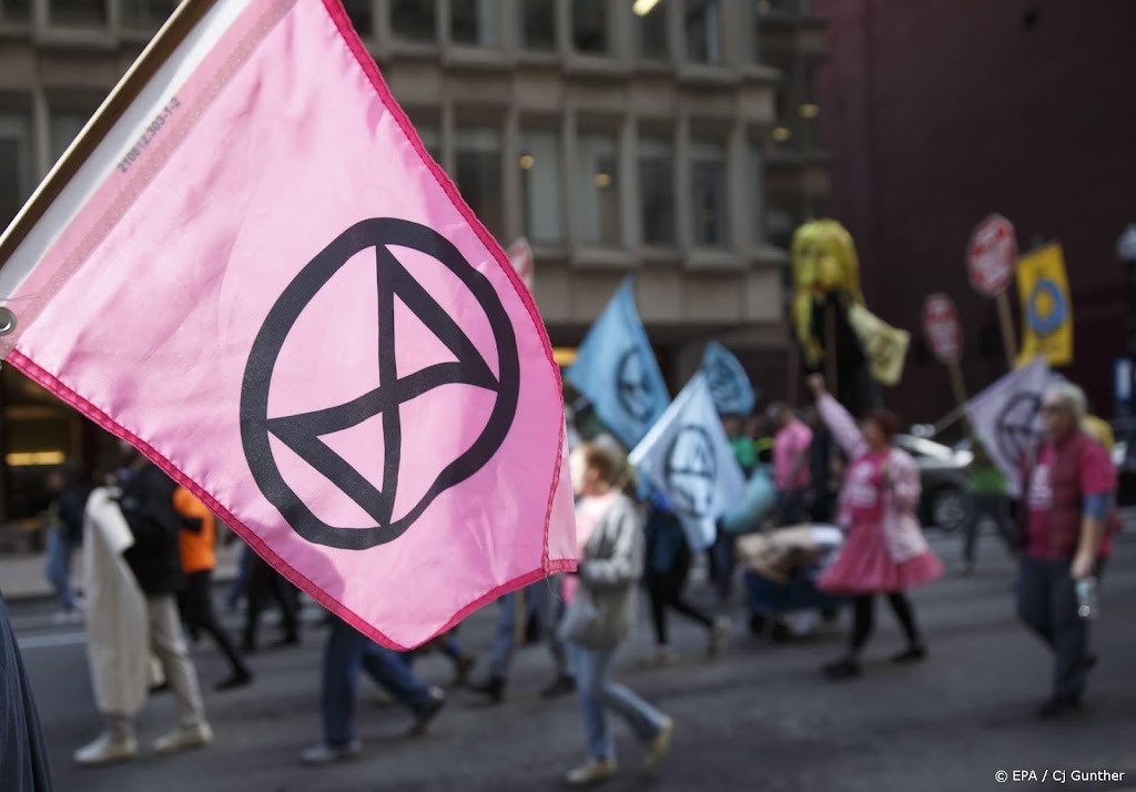 Aanhoudingen bij milieuprotest kantoor ING Amsterdam
