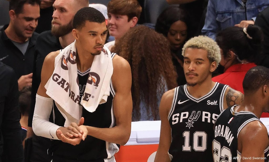 Basketballers Spurs verslaan Suns na inhaalrace