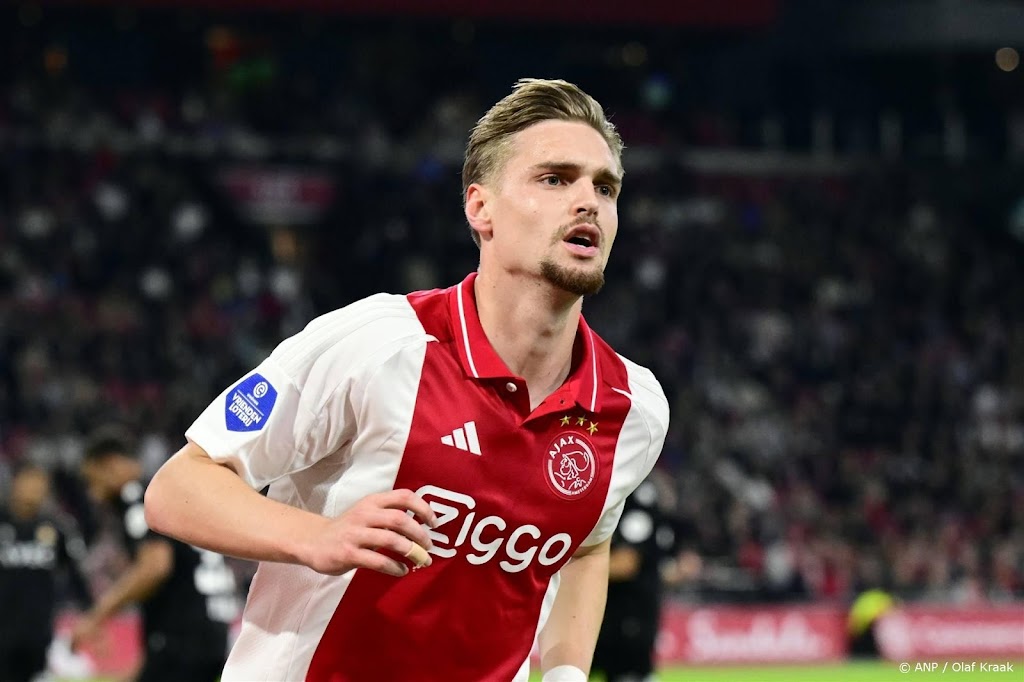 Ajax test Taylor op laatste training voor thuisduel met PSV