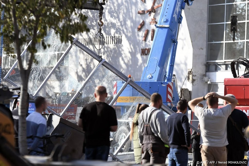 Veel doden na instorten afdak station in Servië