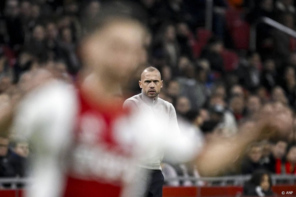 Ajax blijft ondermaats presteren onder trainer Heitinga