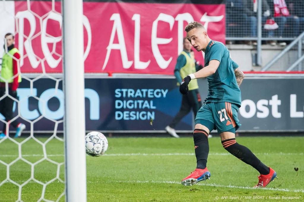 Lang scoort driemaal voor Ajax bij FC Twente
