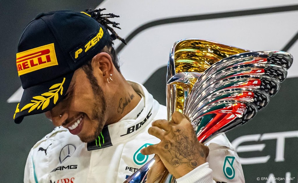 Hamilton zet deur naar Ferrari beetje open