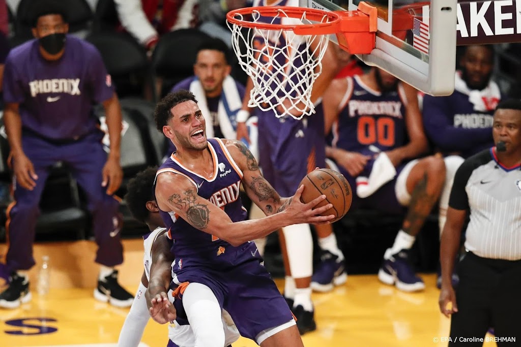 Basketballers Suns verslaan Warriors in NBA-topper