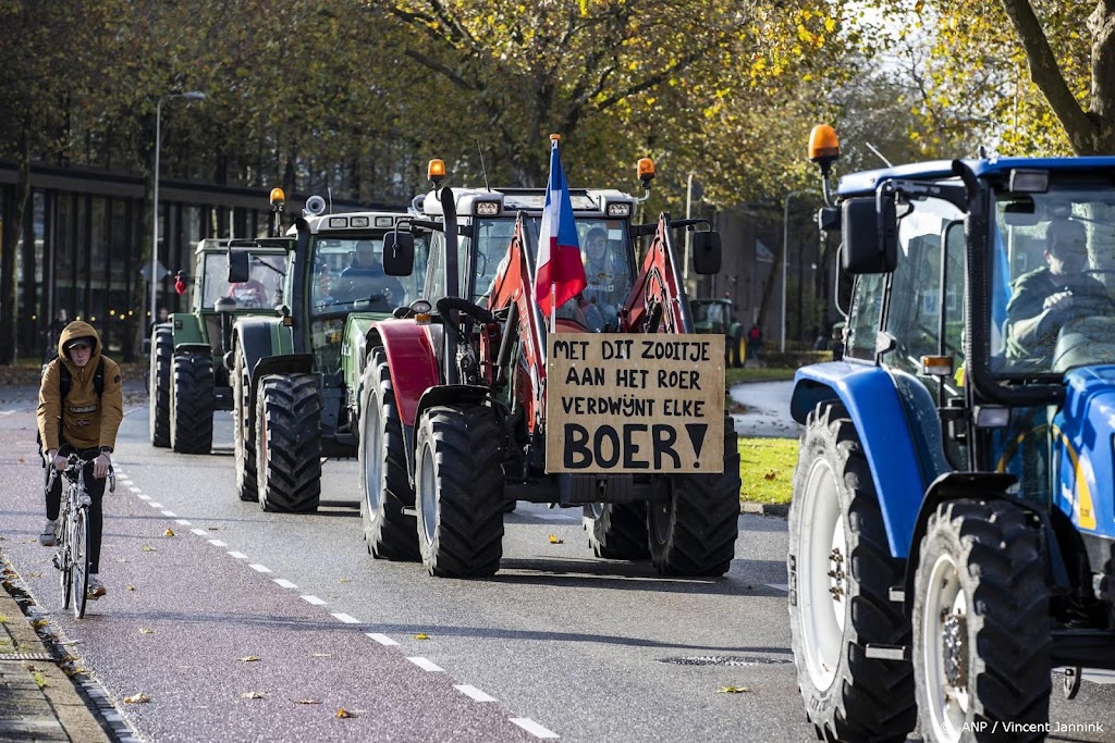 Boerenprotest bij provinciehuis Zwolle tegen dwangsommen