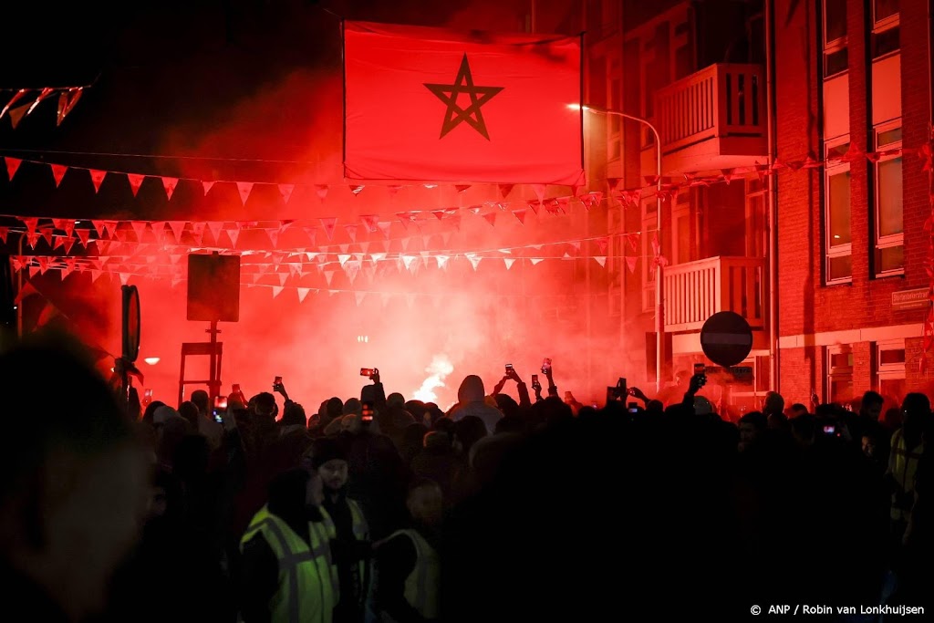Politie treedt op in Amsterdam vanwege onrust na winst Marokko