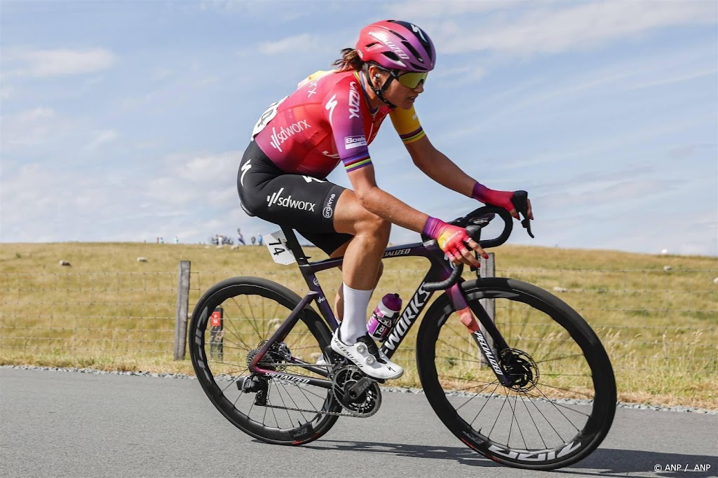 Wereldkampioene Van den Broek-Blaak na bevalling terug op de fiets