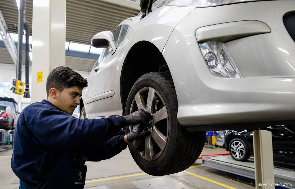 Omzet auto- en motorbranche minder hard gestegen