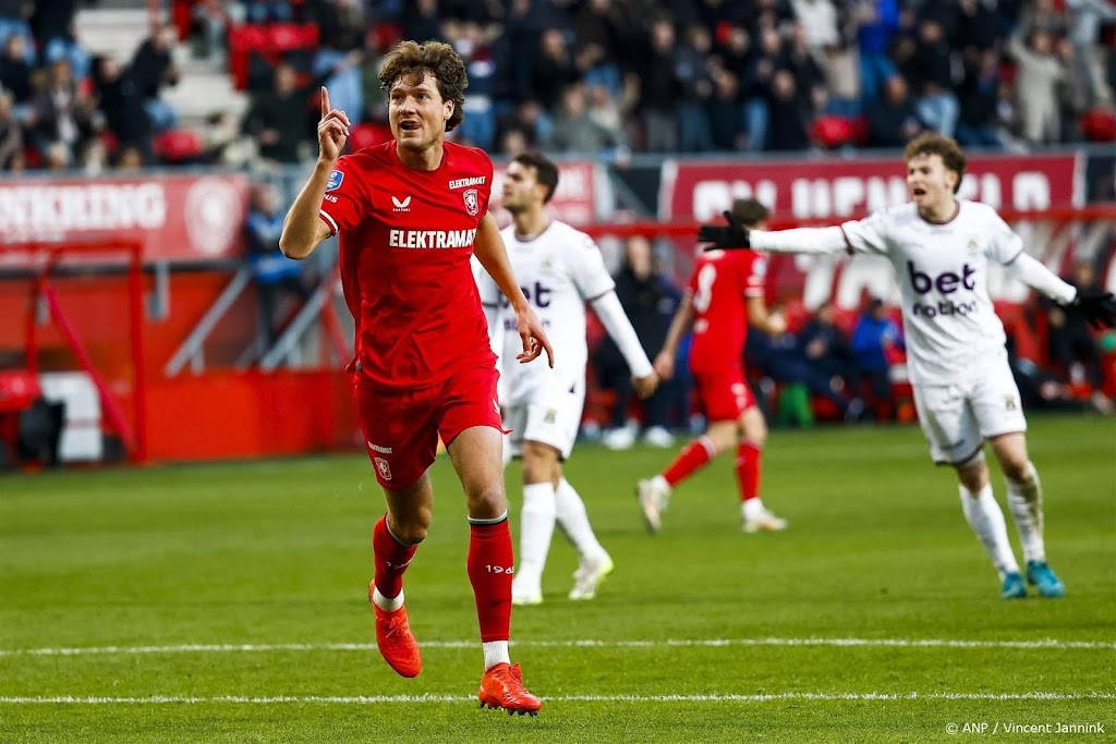 FC Twente in enerverende subtopper langs Go Ahead Eagles: 3-2