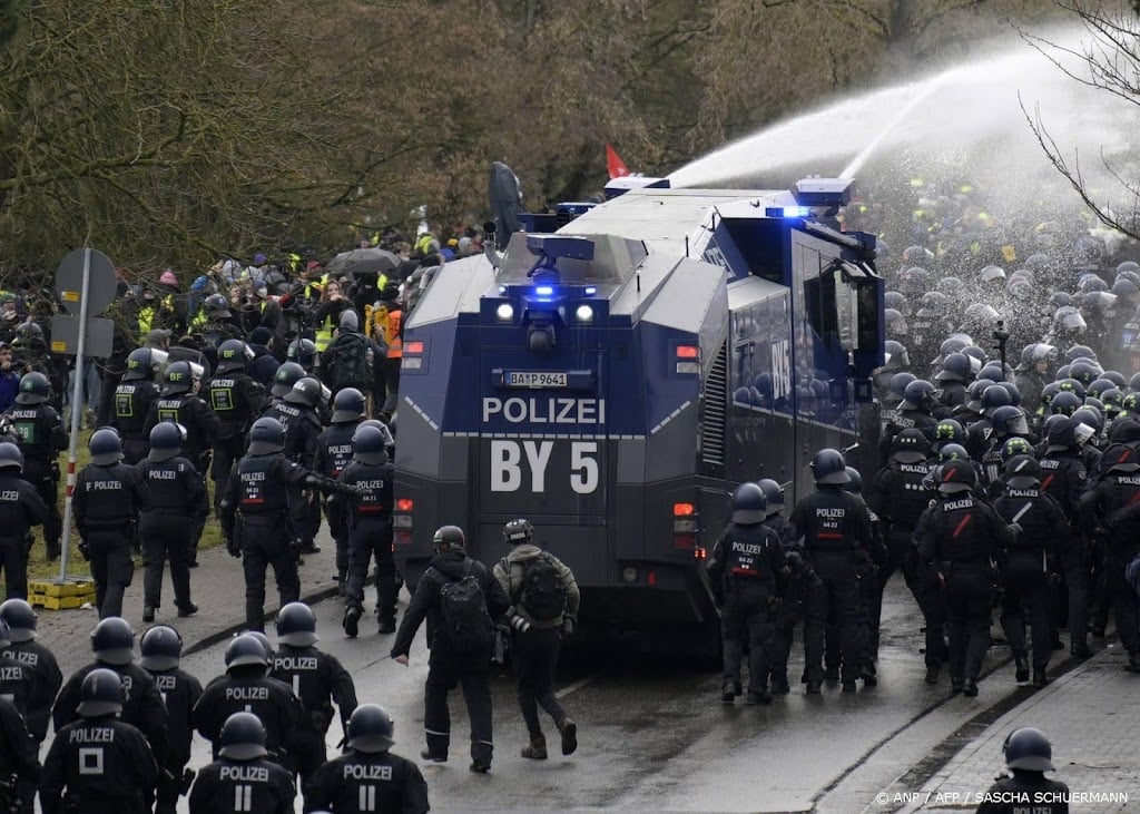 Meer dan vijftig agenten gewond bij anti-AfD-protest Gießen
